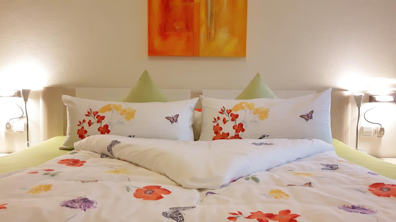 Gaestehaus Roehm Homestay *